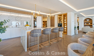 Exclusivo ático dúplex moderno con vistas panorámicas al mar en venta en Nueva Andalucía, Marbella 803070 