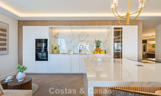 Exclusivo ático dúplex moderno con vistas panorámicas al mar en venta en Nueva Andalucía, Marbella 803071 