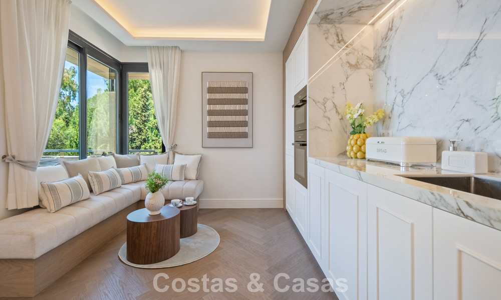 Exclusivo ático dúplex moderno con vistas panorámicas al mar en venta en Nueva Andalucía, Marbella 803073