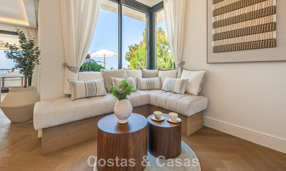 Exclusivo ático dúplex moderno con vistas panorámicas al mar en venta en Nueva Andalucía, Marbella 803074