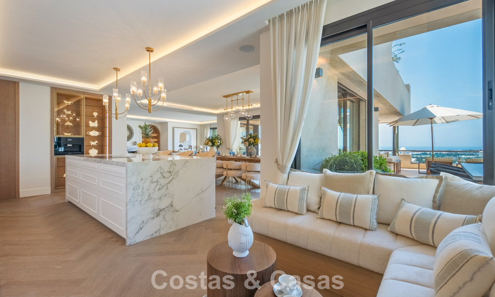 Exclusivo ático dúplex moderno con vistas panorámicas al mar en venta en Nueva Andalucía, Marbella 803075