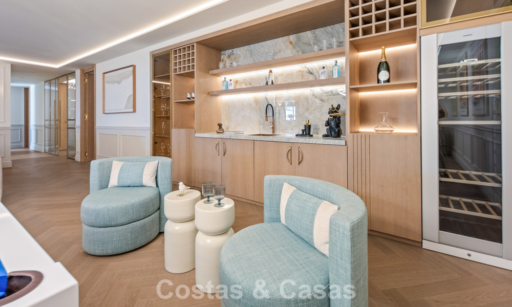 Exclusivo ático dúplex moderno con vistas panorámicas al mar en venta en Nueva Andalucía, Marbella 803078