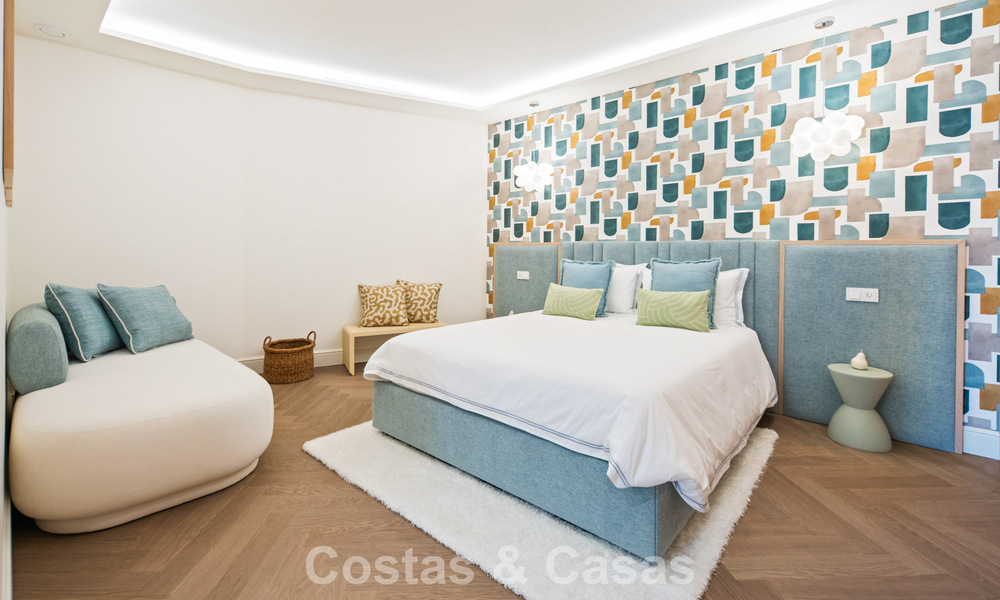 Exclusivo ático dúplex moderno con vistas panorámicas al mar en venta en Nueva Andalucía, Marbella 803095