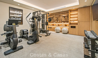 Exclusivo ático dúplex moderno con vistas panorámicas al mar en venta en Nueva Andalucía, Marbella 803096 