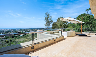 Exclusivo ático dúplex moderno con vistas panorámicas al mar en venta en Nueva Andalucía, Marbella 803101 