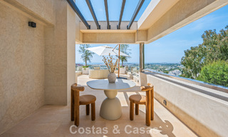 Exclusivo ático dúplex moderno con vistas panorámicas al mar en venta en Nueva Andalucía, Marbella 803103 