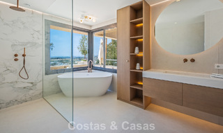 Exclusivo ático dúplex moderno con vistas panorámicas al mar en venta en Nueva Andalucía, Marbella 803105 