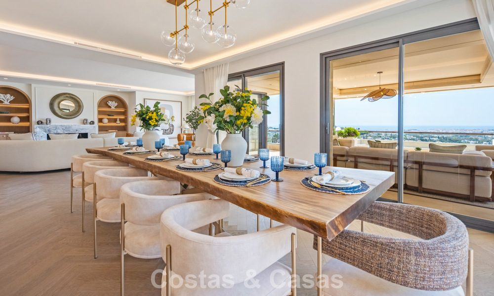Exclusivo ático dúplex moderno con vistas panorámicas al mar en venta en Nueva Andalucía, Marbella 803110