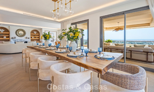 Exclusivo ático dúplex moderno con vistas panorámicas al mar en venta en Nueva Andalucía, Marbella 803110