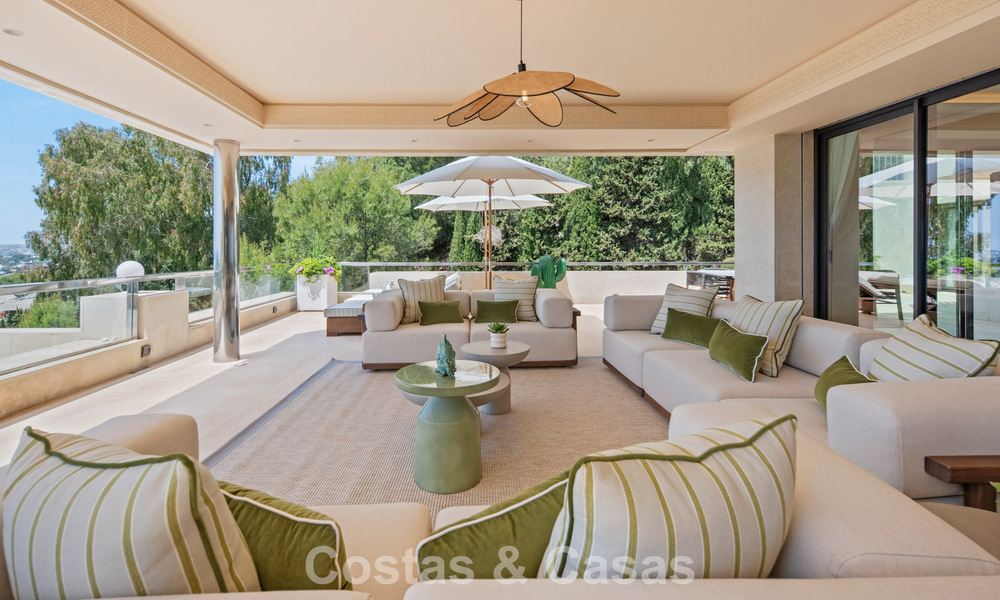 Exclusivo ático dúplex moderno con vistas panorámicas al mar en venta en Nueva Andalucía, Marbella 803113