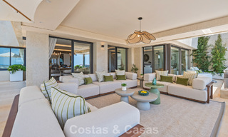 Exclusivo ático dúplex moderno con vistas panorámicas al mar en venta en Nueva Andalucía, Marbella 803115 