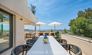 Exclusivo ático dúplex moderno con vistas panorámicas al mar en venta en Nueva Andalucía, Marbella 803118 