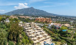 Exclusivo ático dúplex moderno con vistas panorámicas al mar en venta en Nueva Andalucía, Marbella 803120 