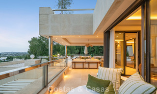 Exclusivo ático dúplex moderno con vistas panorámicas al mar en venta en Nueva Andalucía, Marbella 803122 