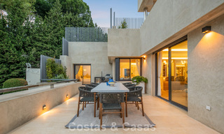 Exclusivo ático dúplex moderno con vistas panorámicas al mar en venta en Nueva Andalucía, Marbella 803124 