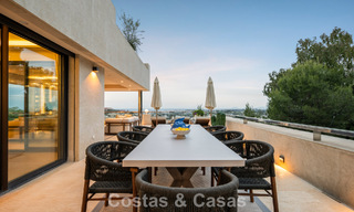 Exclusivo ático dúplex moderno con vistas panorámicas al mar en venta en Nueva Andalucía, Marbella 803125 