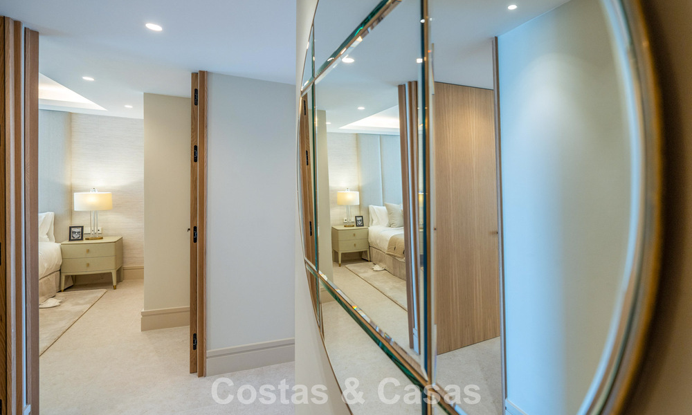 Apartamento de lujo en venta con vistas directas al puerto deportivo, en primera línea en Puerto Banús, Marbella 803159