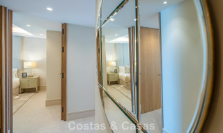 Apartamento de lujo en venta con vistas directas al puerto deportivo, en primera línea en Puerto Banús, Marbella 803159 