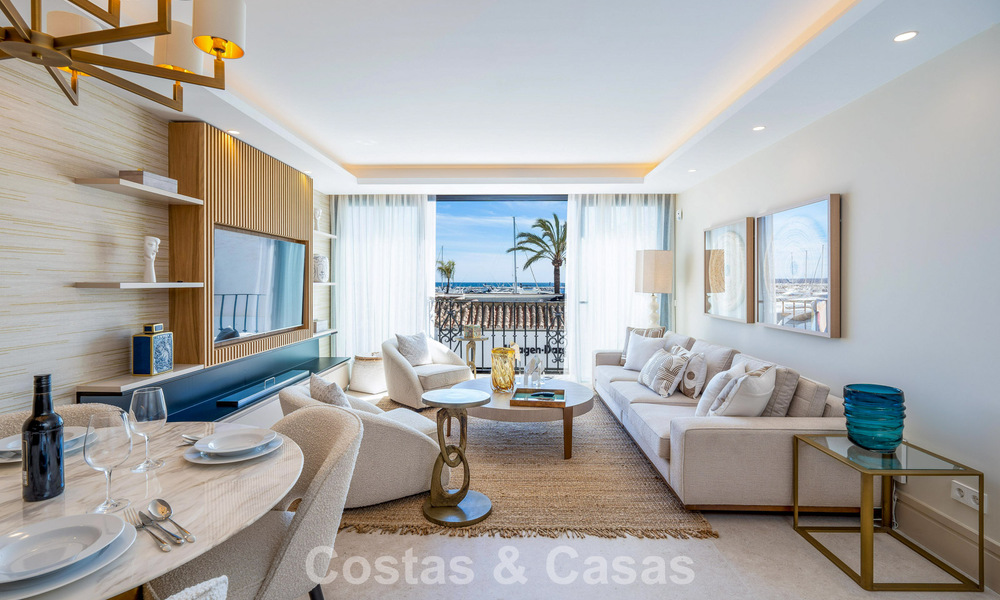 Apartamento de lujo en venta con vistas directas al puerto deportivo, en primera línea en Puerto Banús, Marbella 803161
