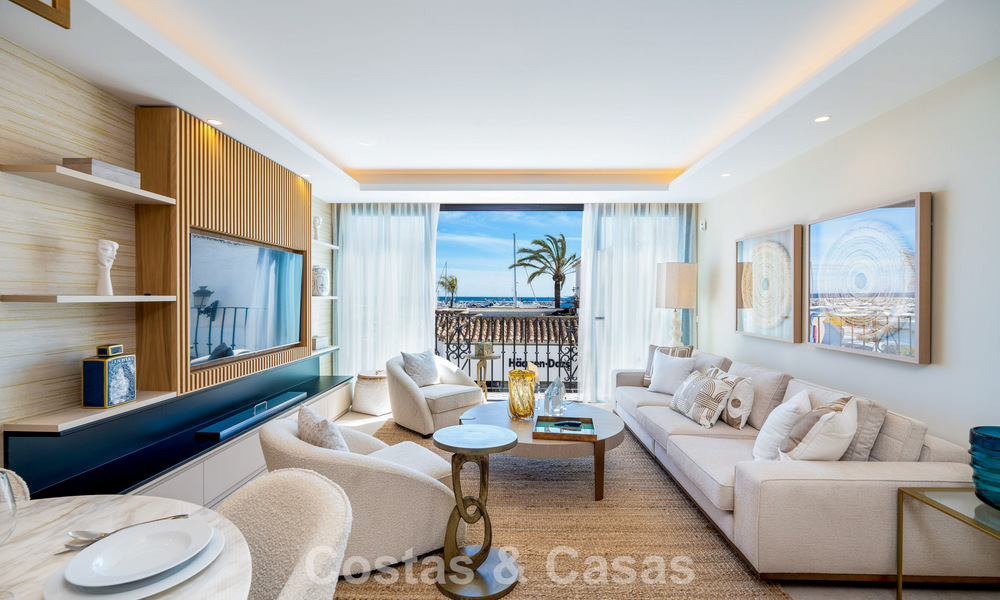 Apartamento de lujo en venta con vistas directas al puerto deportivo, en primera línea en Puerto Banús, Marbella 803163