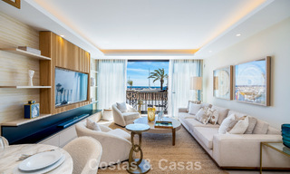 Apartamento de lujo en venta con vistas directas al puerto deportivo, en primera línea en Puerto Banús, Marbella 803163 