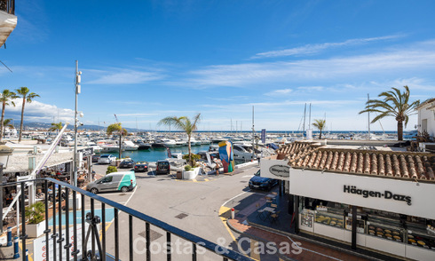Apartamento de lujo en venta con vistas directas al puerto deportivo, en primera línea en Puerto Banús, Marbella 803164