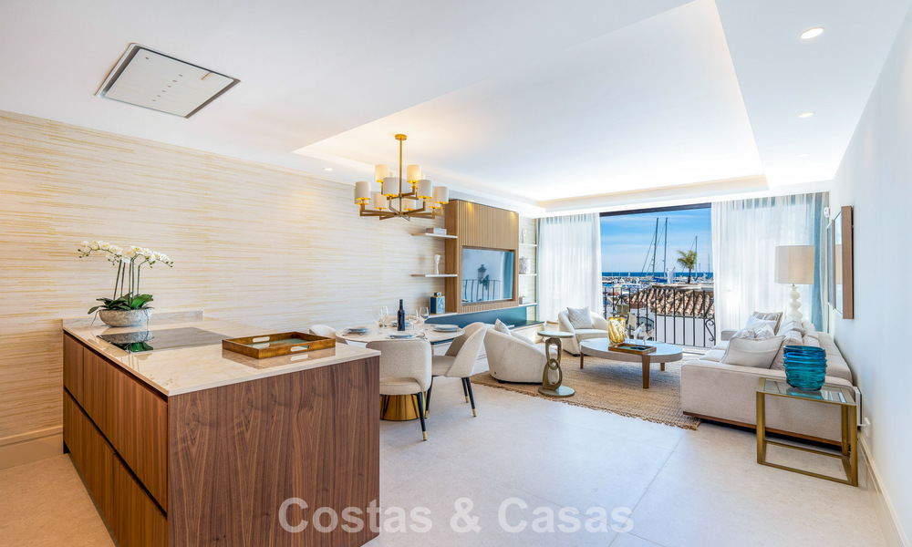 Apartamento de lujo en venta con vistas directas al puerto deportivo, en primera línea en Puerto Banús, Marbella 803166