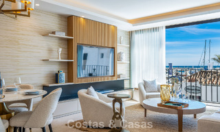 Apartamento de lujo en venta con vistas directas al puerto deportivo, en primera línea en Puerto Banús, Marbella 803167 