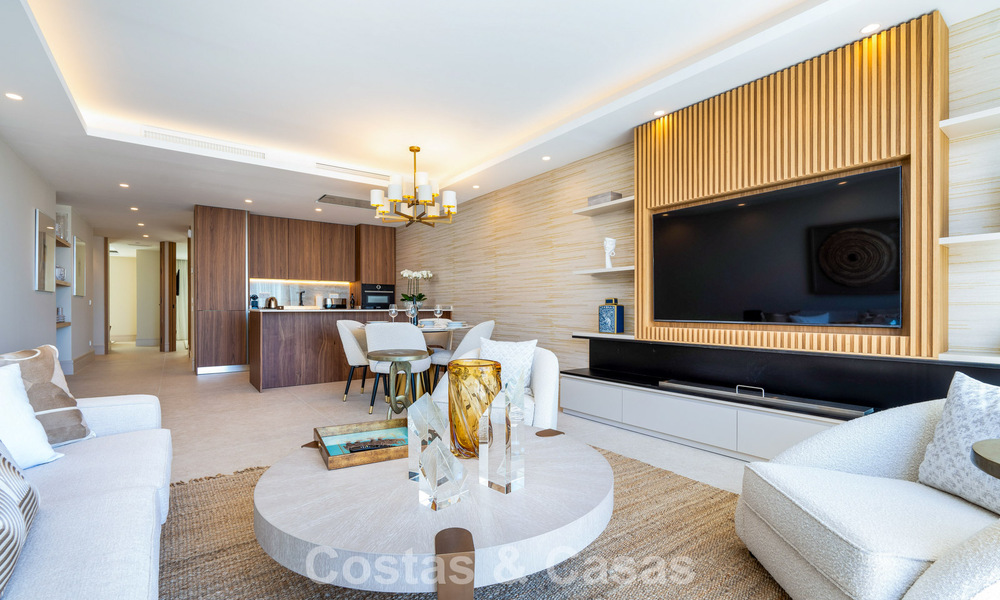 Apartamento de lujo en venta con vistas directas al puerto deportivo, en primera línea en Puerto Banús, Marbella 803168