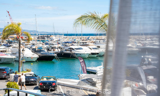 Apartamento de lujo en venta con vistas directas al puerto deportivo, en primera línea en Puerto Banús, Marbella 803179 