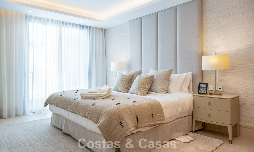 Apartamento de lujo en venta con vistas directas al puerto deportivo, en primera línea en Puerto Banús, Marbella 803188