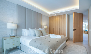 Apartamento de lujo en venta con vistas directas al puerto deportivo, en primera línea en Puerto Banús, Marbella 803190 