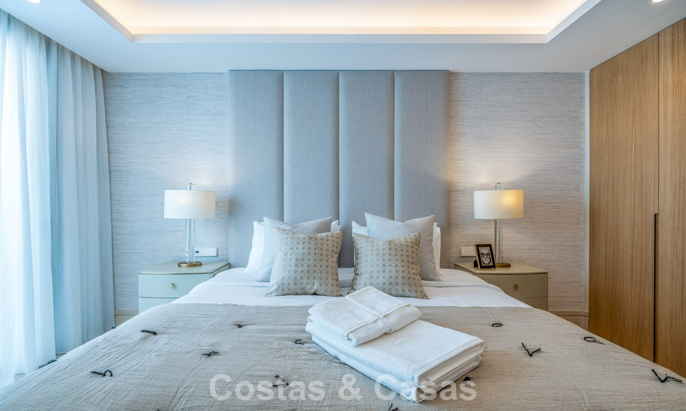 Apartamento de lujo en venta con vistas directas al puerto deportivo, en primera línea en Puerto Banús, Marbella 803191