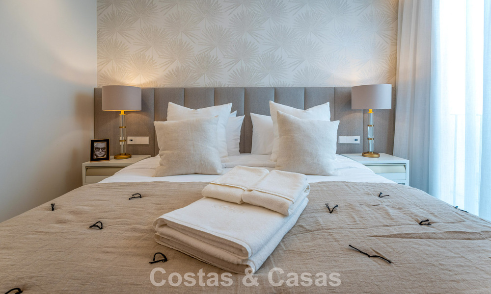 Apartamento de lujo en venta con vistas directas al puerto deportivo, en primera línea en Puerto Banús, Marbella 803195