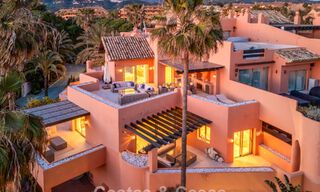 Exclusivo ático dúplex en venta en un complejo residencial junto a la playa en Los Monteros, Marbella Este 803197 
