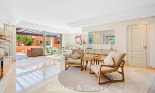 Exclusivo ático dúplex en venta en un complejo residencial junto a la playa en Los Monteros, Marbella Este 803203 