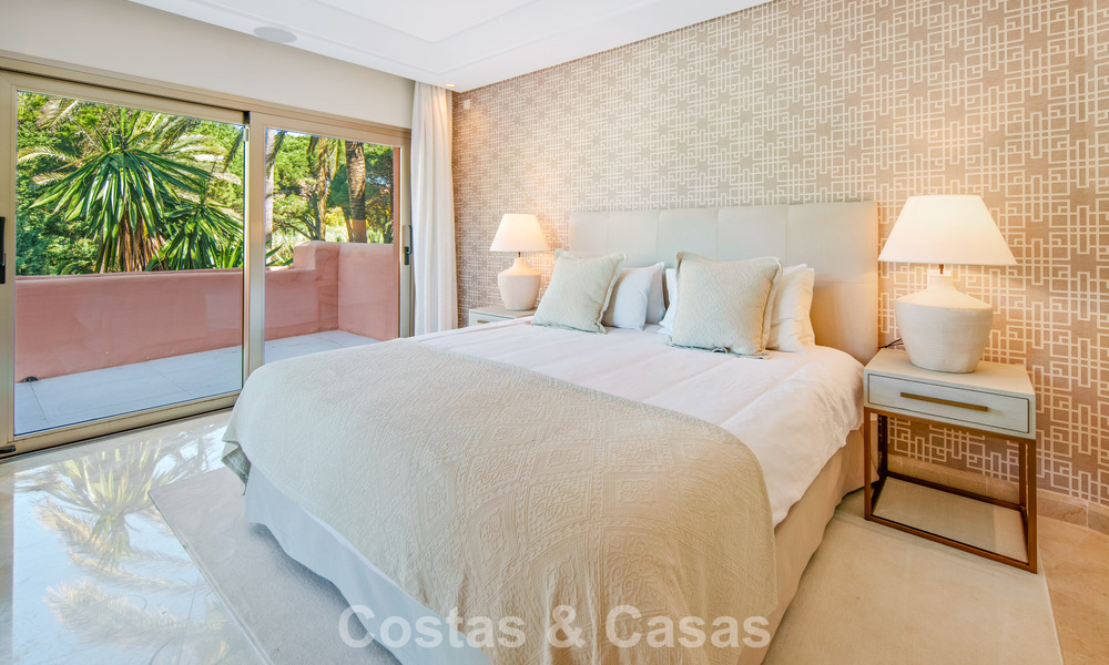 Exclusivo ático dúplex en venta en un complejo residencial junto a la playa en Los Monteros, Marbella Este 803207