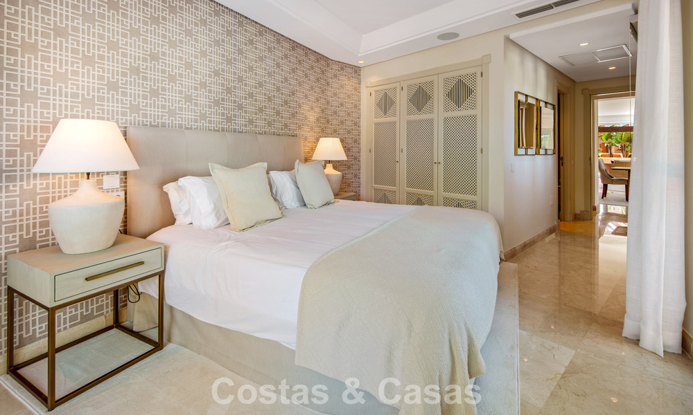 Exclusivo ático dúplex en venta en un complejo residencial junto a la playa en Los Monteros, Marbella Este 803208