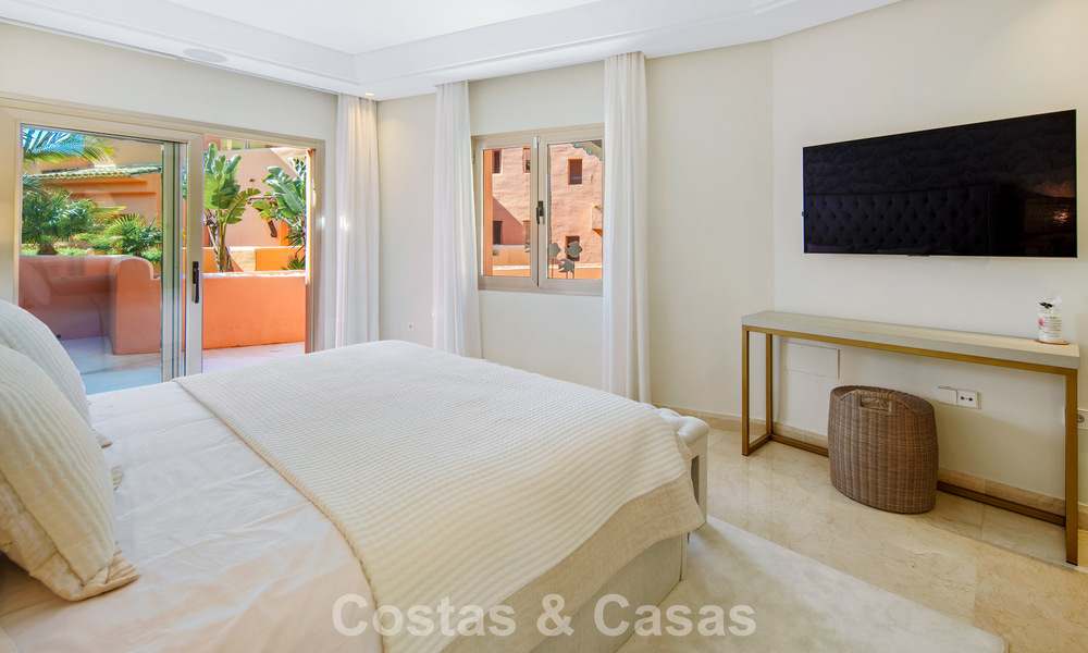 Exclusivo ático dúplex en venta en un complejo residencial junto a la playa en Los Monteros, Marbella Este 803214