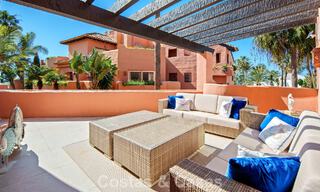 Exclusivo ático dúplex en venta en un complejo residencial junto a la playa en Los Monteros, Marbella Este 803217 
