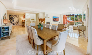 Exclusivo ático dúplex en venta en un complejo residencial junto a la playa en Los Monteros, Marbella Este 803222 