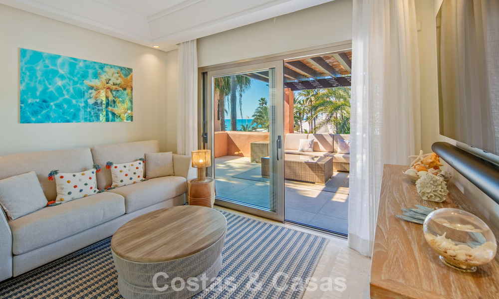 Exclusivo ático dúplex en venta en un complejo residencial junto a la playa en Los Monteros, Marbella Este 803224