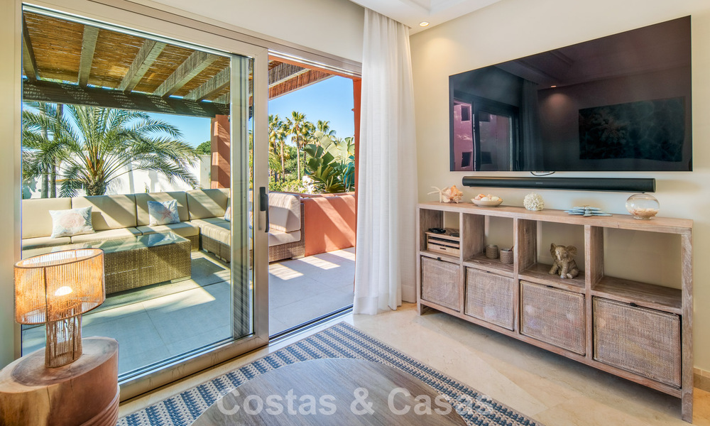 Exclusivo ático dúplex en venta en un complejo residencial junto a la playa en Los Monteros, Marbella Este 803225