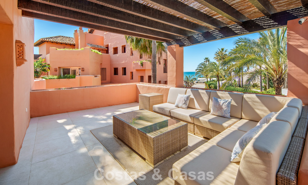 Exclusivo ático dúplex en venta en un complejo residencial junto a la playa en Los Monteros, Marbella Este 803226