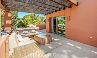 Exclusivo ático dúplex en venta en un complejo residencial junto a la playa en Los Monteros, Marbella Este 803227 