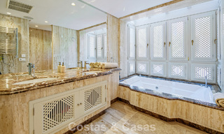 Exclusivo ático dúplex en venta en un complejo residencial junto a la playa en Los Monteros, Marbella Este 803229 
