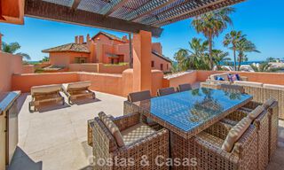 Exclusivo ático dúplex en venta en un complejo residencial junto a la playa en Los Monteros, Marbella Este 803236 