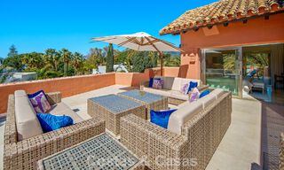 Exclusivo ático dúplex en venta en un complejo residencial junto a la playa en Los Monteros, Marbella Este 803239 