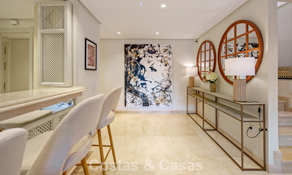 Exclusivo ático dúplex en venta en un complejo residencial junto a la playa en Los Monteros, Marbella Este 803241