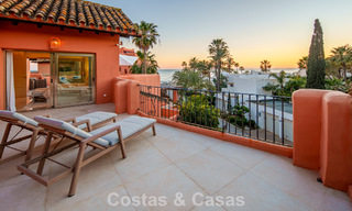 Exclusivo ático dúplex en venta en un complejo residencial junto a la playa en Los Monteros, Marbella Este 803242 